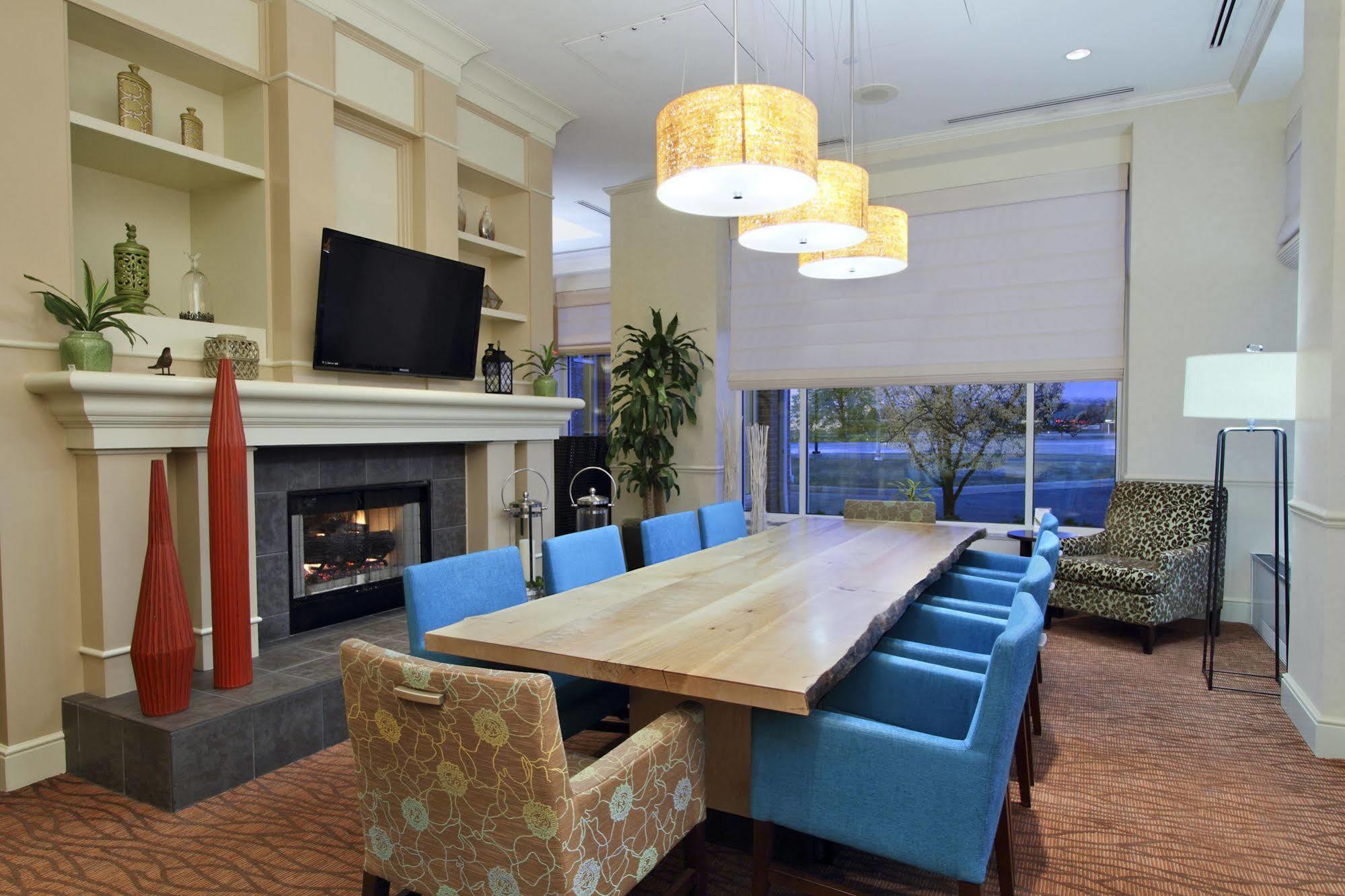 Hilton Garden Inn Saint Charles Kültér fotó